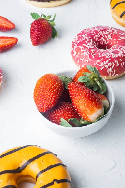 Set Rosquillas Frescas Sobre Fondo Blanco — Foto de Stock