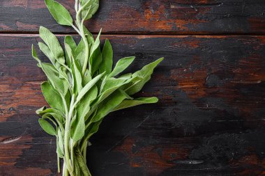 Koyu eski tahta masa üzerinde bilge yazı için üst görünüm uzayı