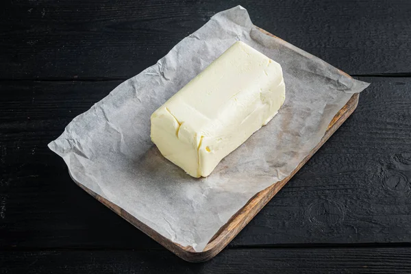 Pat Manteiga Fresca Fazenda Fundo Mesa Madeira Preta — Fotografia de Stock