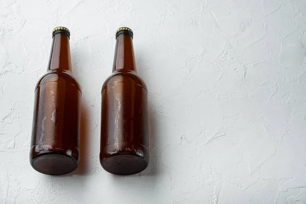 Botellas Vidrio Cerveza Superficie Piedra Blanca Con Espacio Copia Para —  Fotos de Stock