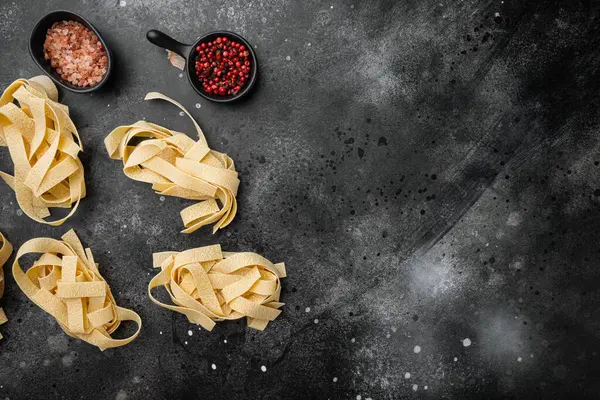 Pasta Zutaten Set Auf Schwarzem Dunklem Steintischhintergrund Von Oben Flach — Stockfoto