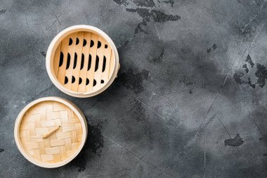 Bambu buhar seti, metin ya da yiyecek için kopyalama alanı, metin ya da yiyecek için kopyalama alanı ile, üst görünüm düz, gri taş masa arkaplanı üzerinde