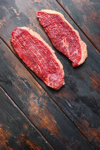 Biologische Picanha Rundvlees Steaks Donkere Oude Houten Achtergrond Bovenaanzicht Ruimte — Stockfoto