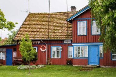 Litvanya, Nida 'da geleneksel kırmızı ahşap balıkçılar evi