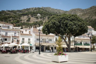 Güneşli bir günde Endülüs 'ün eski Mijas kasabası