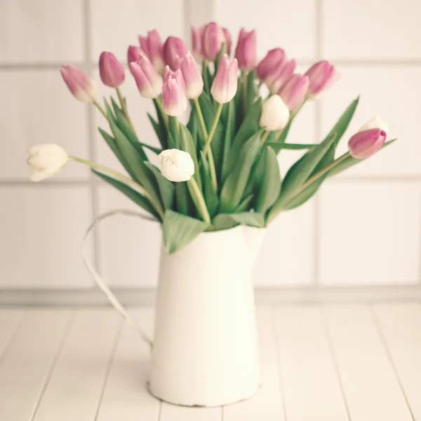 Tulipanes brillantes de primavera — Foto de Stock