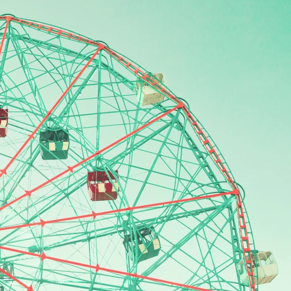 Vintage ferris wheel over blue sky — Stock Photo, Image