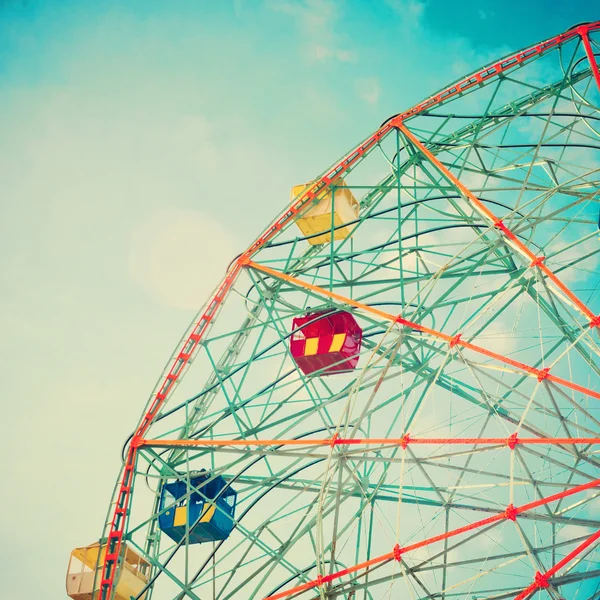 Riesenrad über blauem Himmel — Stockfoto