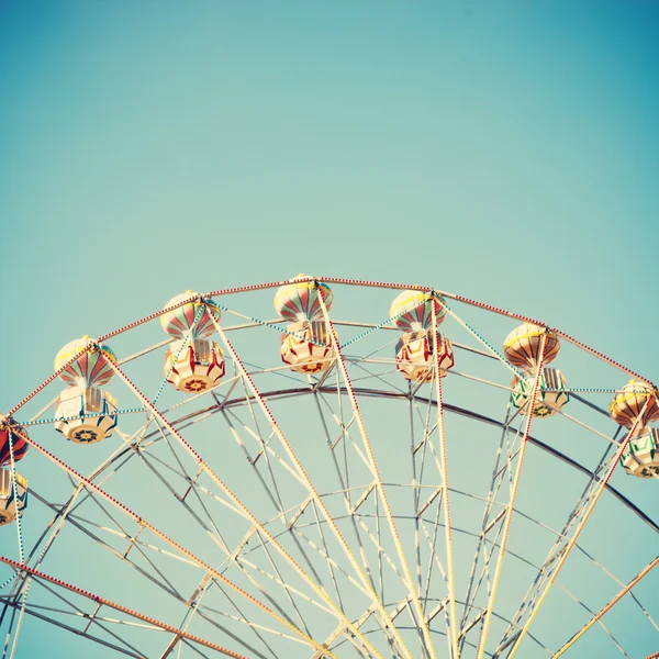 Vintage ferris wheel over blue sky — Stock Photo, Image