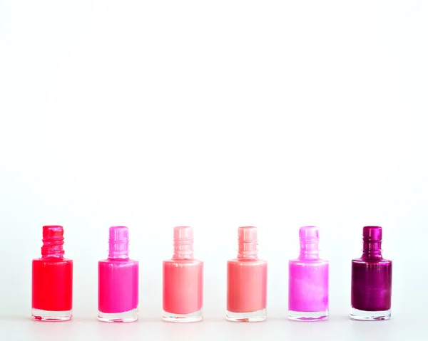 Färgglada nagellack flaskor — Stockfoto