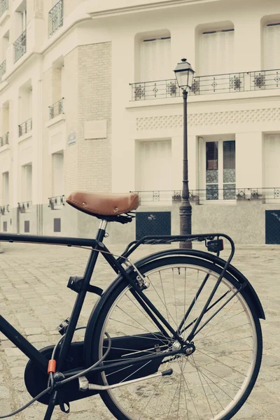 Bicicleta de época en la calle —  Fotos de Stock