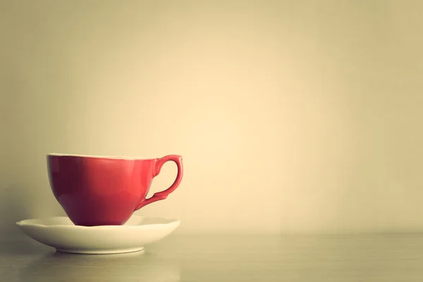Vintage kırmızı kahve fincanı — Stok fotoğraf