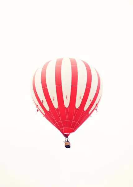 Heißluftballon im Flug — Stockfoto