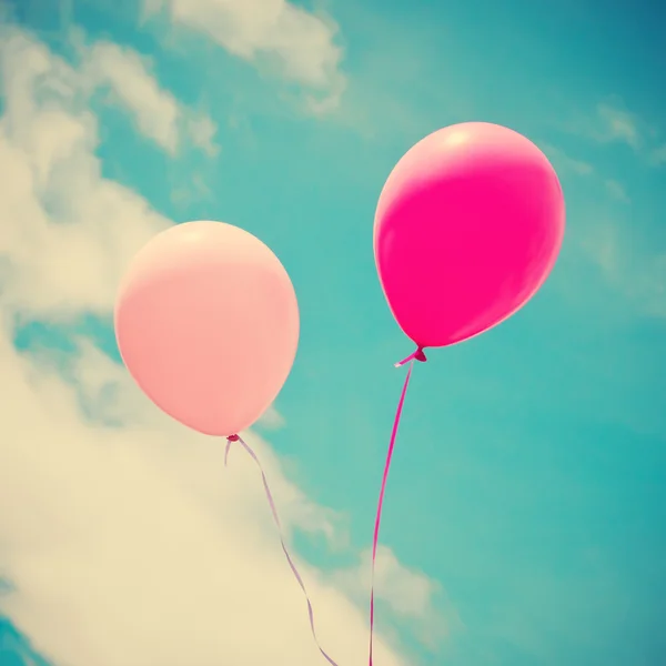 Globos de colores sobre el cielo vintage — Foto de Stock