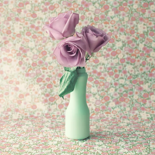 핑크 장미 꽃병 — 스톡 사진