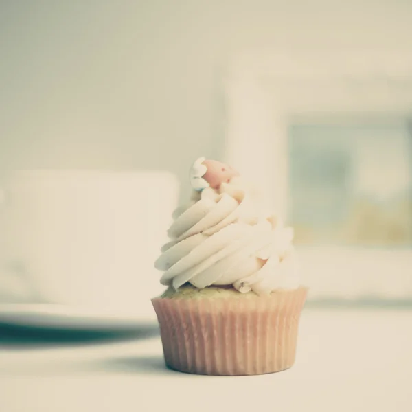 Zoete smakelijke cupcake — Stockfoto