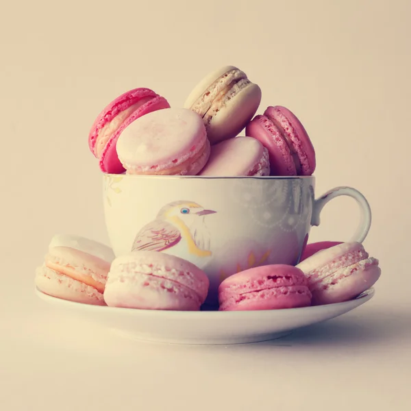 Cup of macaroons on plate — Stock Photo, Image