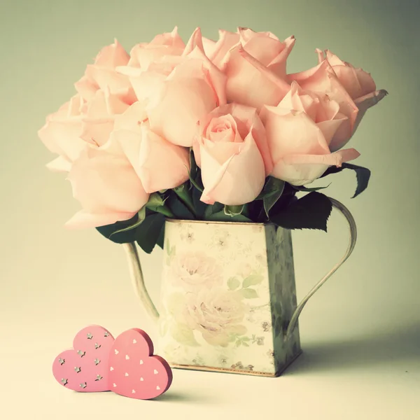 Roses in vase and hearts — Stock Photo, Image