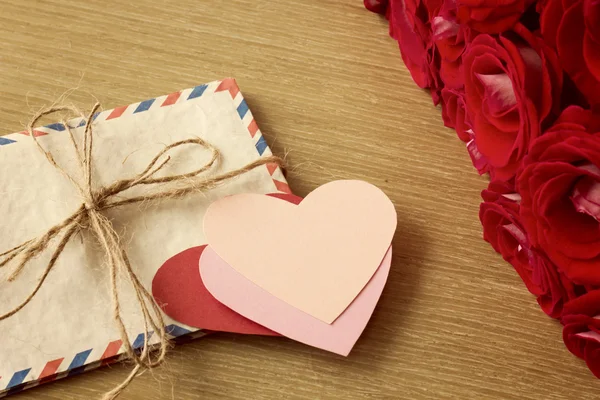 Enveloppes, roses et coeurs vintage — Photo