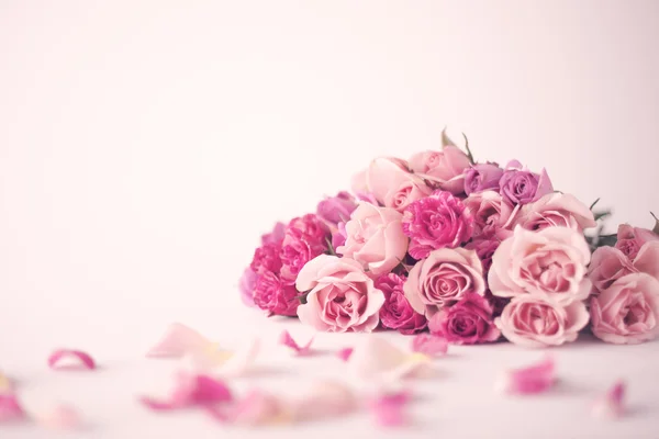 Pink peonies and roses — Stock Photo, Image