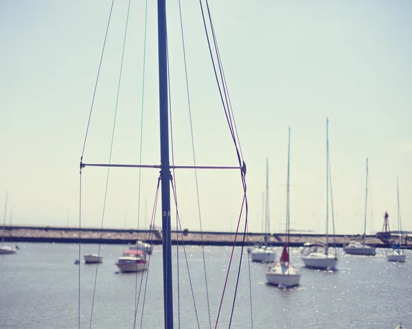 Puerto de verano con barcos —  Fotos de Stock