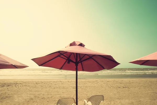 Primo piano di ombrellone in spiaggia — Foto Stock