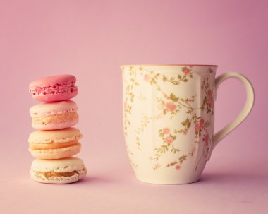 macaroons and tea cup