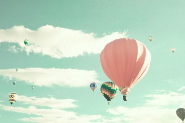 Renkli sıcak hava balonları