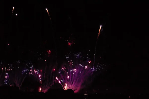 Colorful fireworks in the night sky — Stock Photo, Image