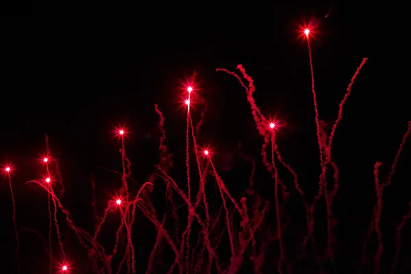 Buntes Feuerwerk am Nachthimmel — Stockfoto