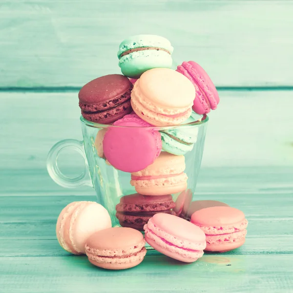 Colorful macaroons in a cup — Stock Photo, Image