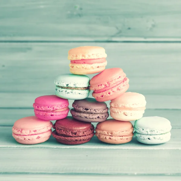 Colorful macaroons on otable — Stock Photo, Image