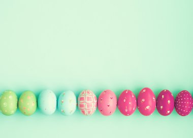 Renkli Paskalya yumurtaları şeker