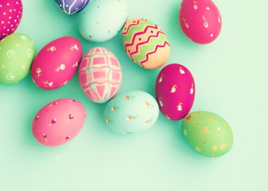 Renkli Paskalya yumurtaları şeker