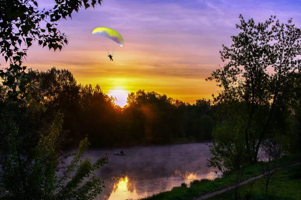 Beautiful Sunrise River Parachute Sky Early Morning — Stock Photo, Image