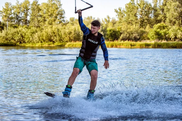 Abakan Russia Agosto 2018 Wakeboard Sul Mare Nella Giornata Estiva — Foto Stock