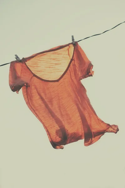 T-shirt to dry on a clothesline — Stock Photo, Image