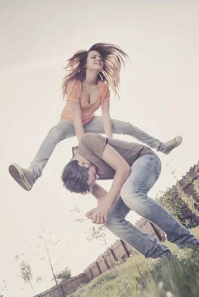 Couple having fun outdoors — Stock Photo, Image