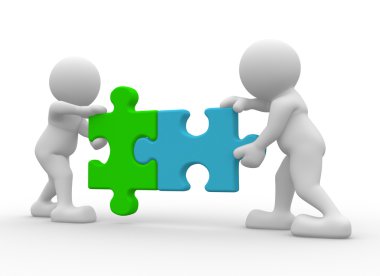 İki kişi eşleşen puzzle parçaları