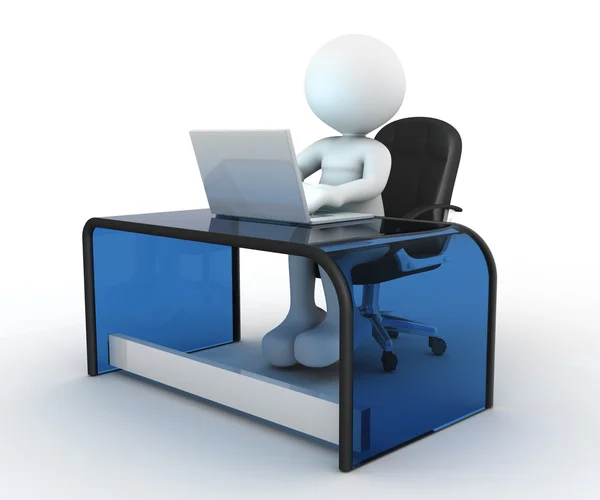 Muž sedí u stolu a pracují na přenosném počítači. — Stock fotografie