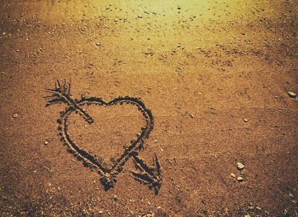 Kalp kumlu plaj — Stok fotoğraf