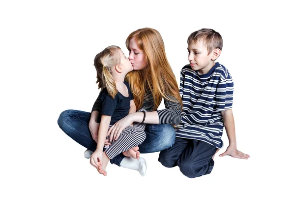 Beyaz arka planda mutlu bir aile