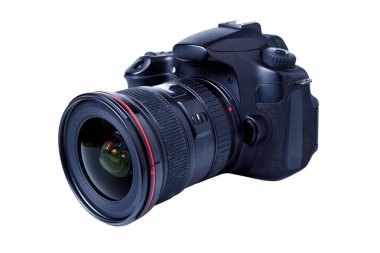 Beyaz arka plan üzerinde zoom lens ile dijital fotoğraf makinesi