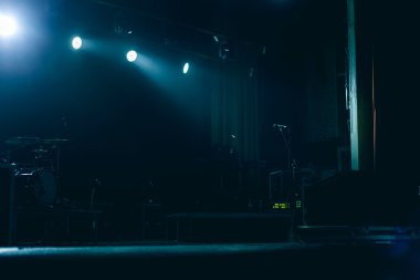 Rock konseri üzerinde ışık arka plan bulanık