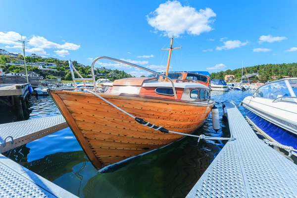Viejo barco fila de madera — Foto de Stock