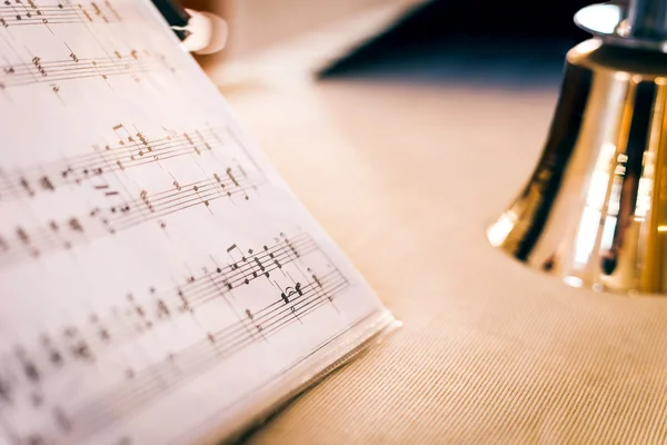 Handbells s listem hudby — Stock fotografie