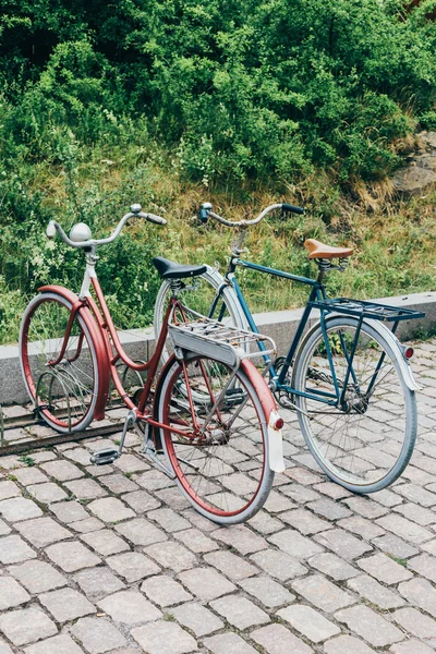 Classic vintage retro city bicycle in Stockholm — Stock Photo, Image