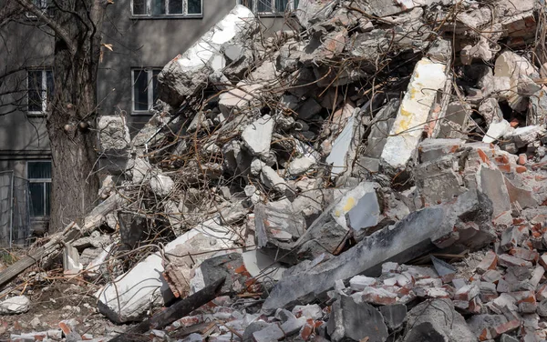 Shattered Destroyed House Building Remains Wreckage — Free Stock Photo