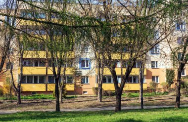 Kentsel bahar manzarası, konut binası, Krakow, Polonya
