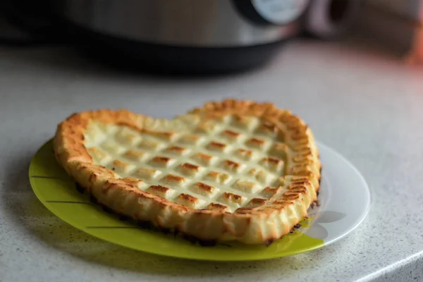 Dessert Maison Pudding Caillé Cuit Forme Coeur Dans Une Assiette — Photo
